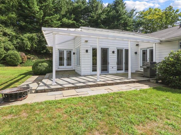 426 City Hill St, Naugatuck, CT 06770