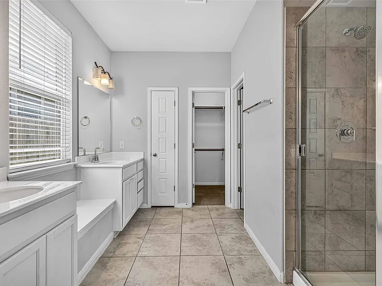 324 E Broade St — Photo 12