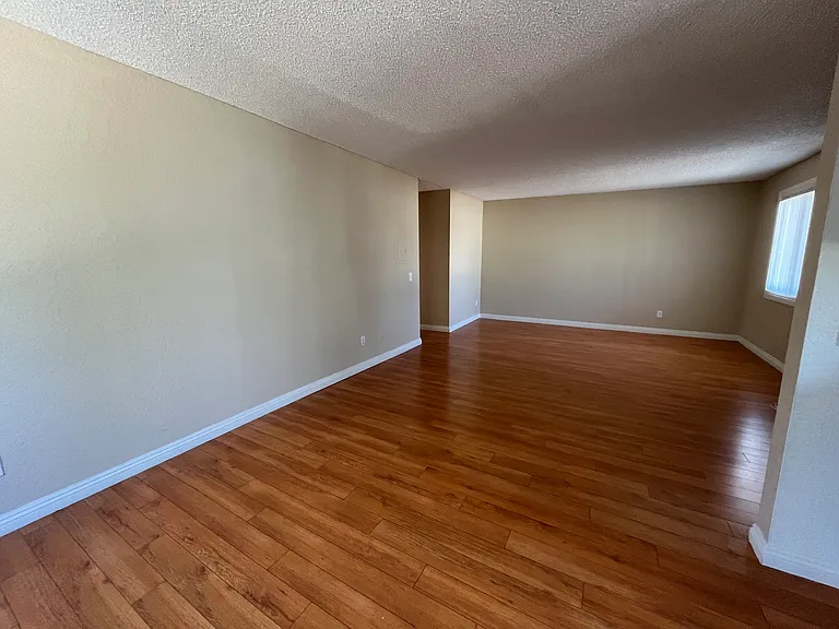 14601 W Vanowen St — Photo 8