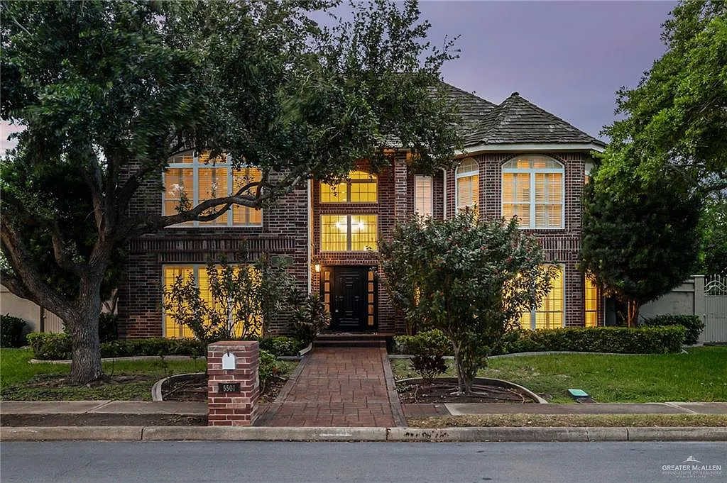 5 bed, 5.0 bath, 4042 sqft, $6,000 — Photo 1