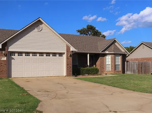 2614 Red Oak Dr, Van Buren, AR 72956