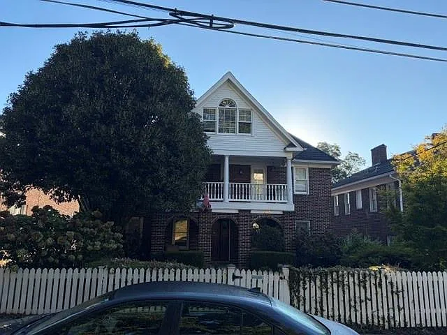 827 Argonne Ave NE