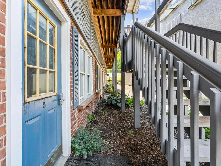 31 Railroad St #5 — Photo 16