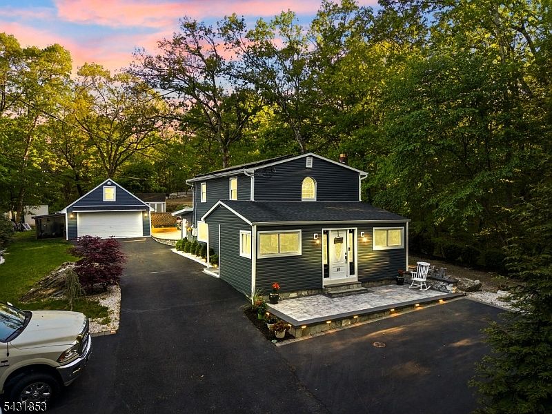 1st image of 47 Dupont Ave