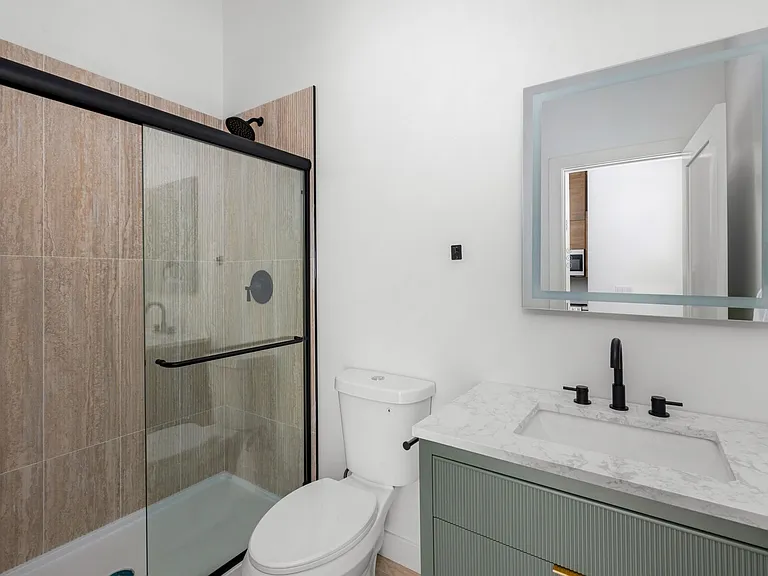 2110 Drescher St — Photo 11