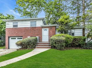 444 1st Ave, Massapequa Park, NY 11762