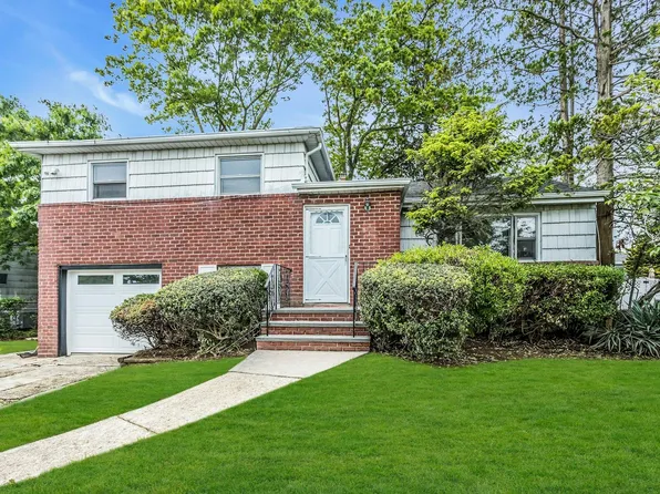 444 1st Avenue, Massapequa Park, NY 11762