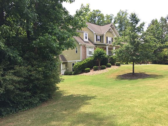 3rd image of 215 Honey Ln