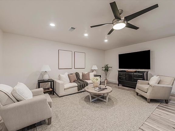 3rd image of 2838 La Jolla Ave