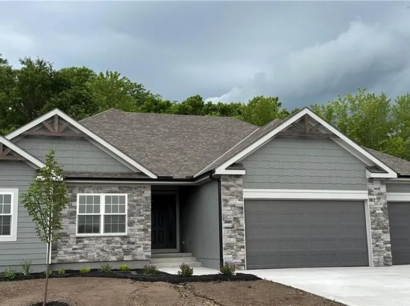 2354 Fishing Ln, Kearney, MO 64060