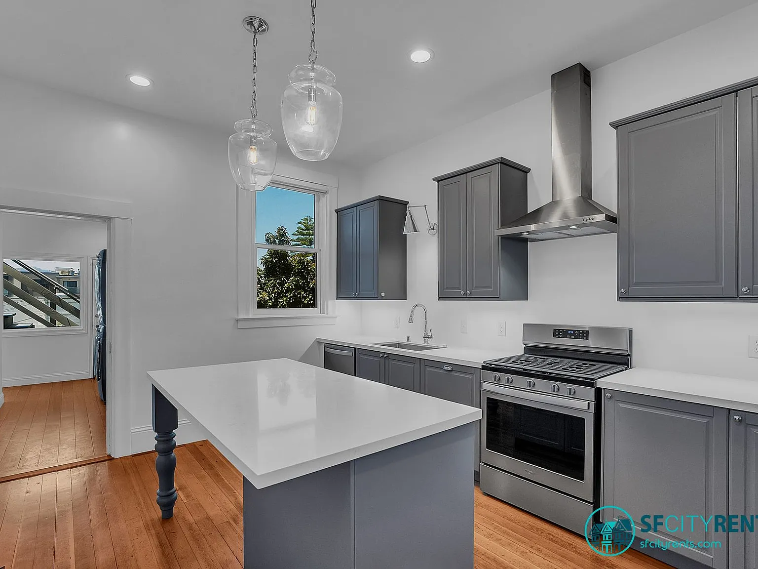 Potrero Hill: Sunny Flat with Twin Peaks Views, Remodeled Kitchen & In-Unit Laundry — Photo 3