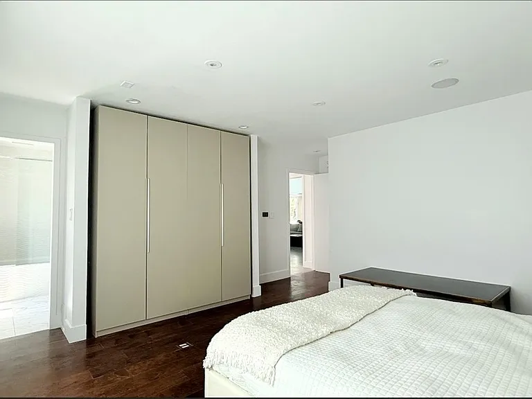1801 Roscomare Rd — Photo 24