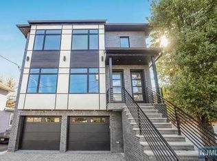122 E Brinkerhoff Ave, Palisades Park, NJ 07650