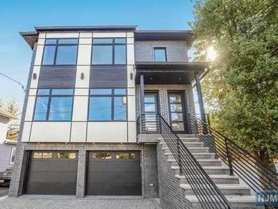122 E Brinkerhoff Ave, Palisades Park, NJ, 07650