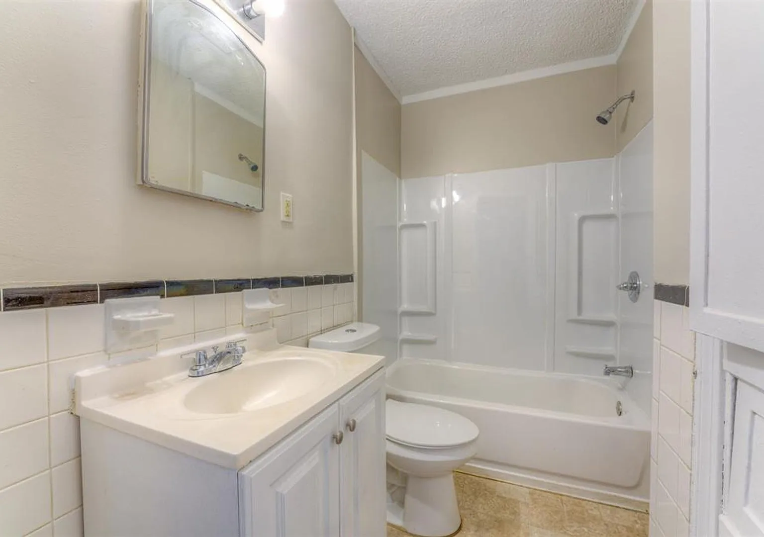1736 Edward Ave — Photo 4