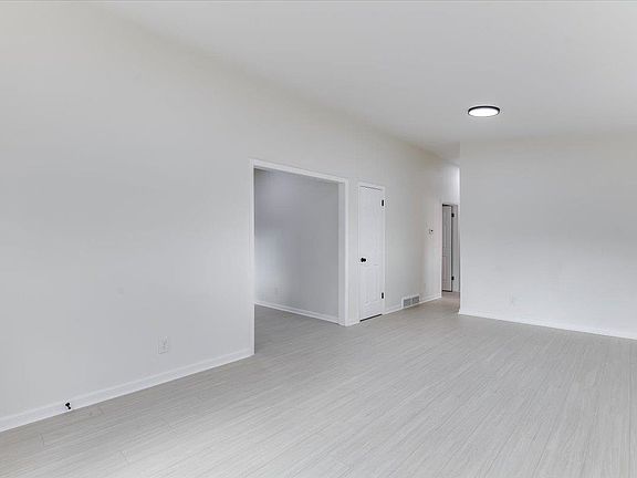 5th image of 2732 S Minnesota Ave