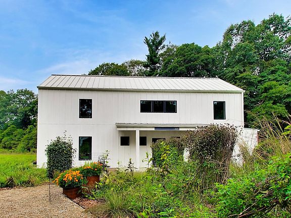 3rd image of 314 Tryon Farm Ln
