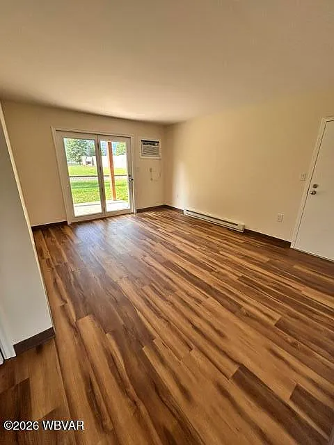 2 bed, 1.0 bath, 1008 sqft, $1,250 — Photo 2