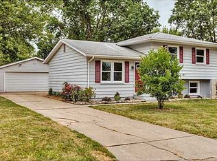 4653 Wakonda Dr, Norwalk, IA 50211