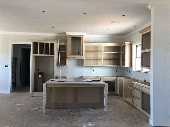 3rd image of 90 Pecan Bayou Dr