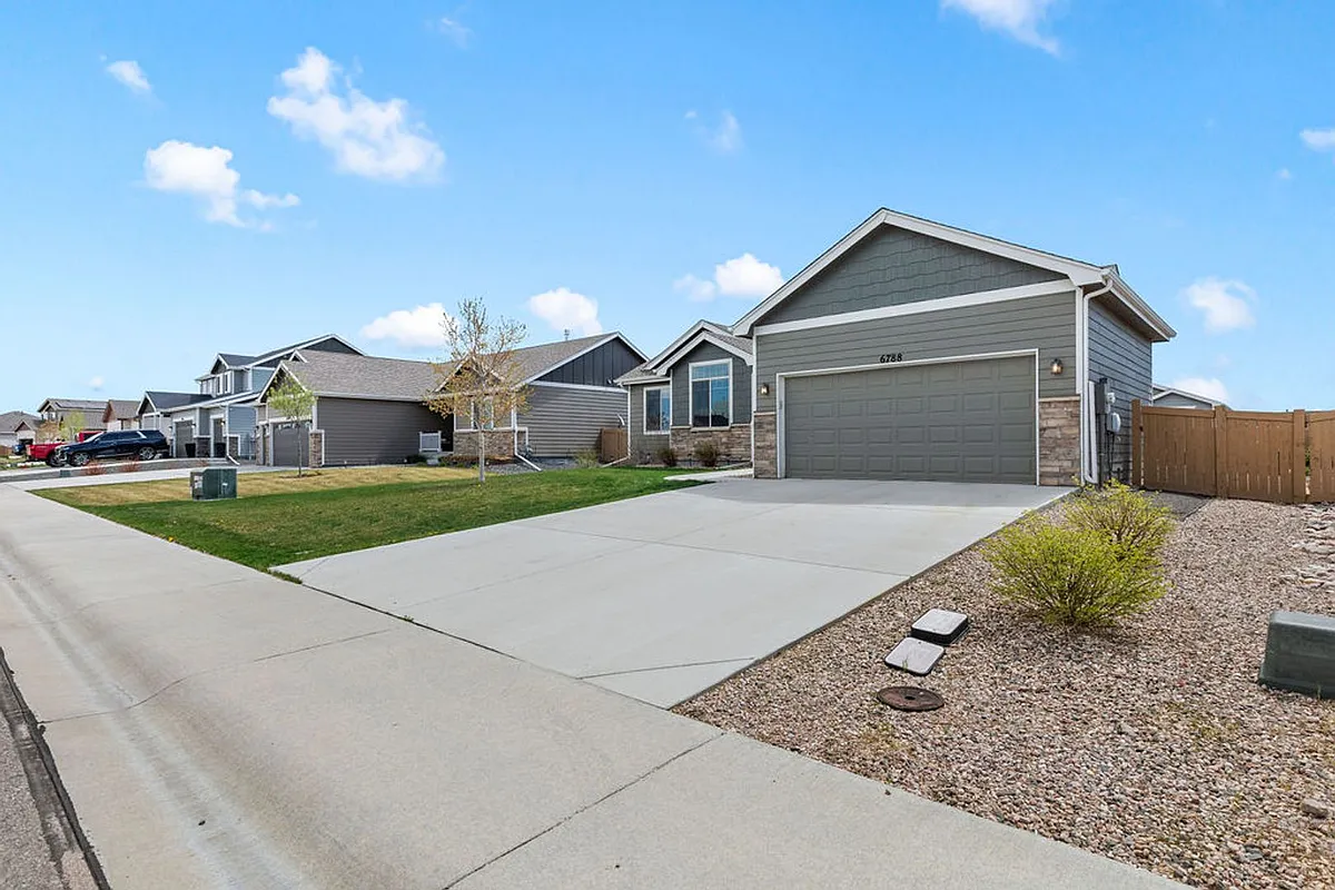 Building Photo - 6788 Meadow Rain Way