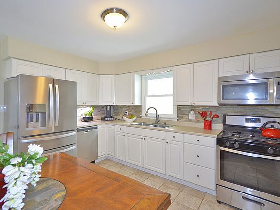 3rd image of 1709 Lucylle Ave