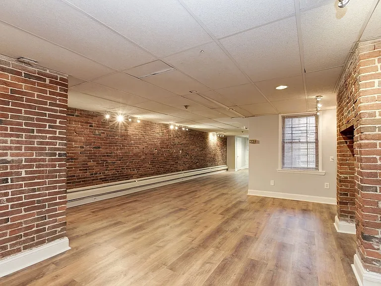 1805 Bolton St — Photo 20