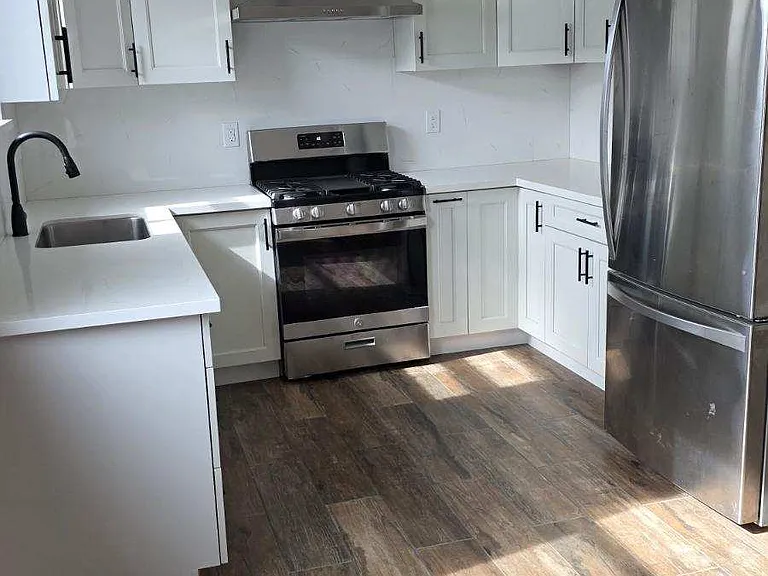 1029 E Cruces St — Photo 8