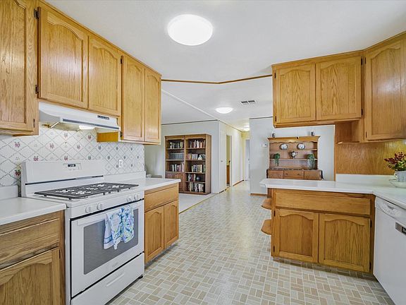 3rd image of 140 Stratford Way