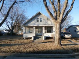 705 W Madison Ave, Altamont, IL 62411