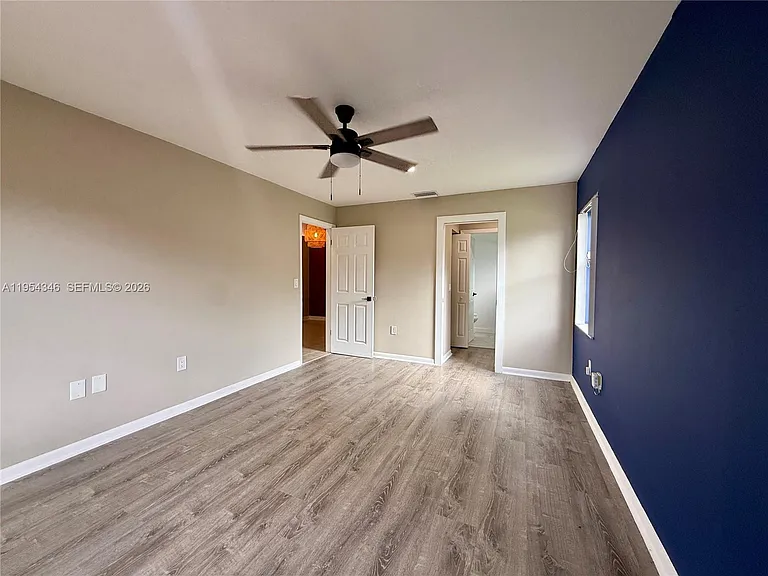 2550 N Nob Hill Rd — Photo 9