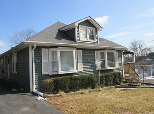 16A Melnick Pl, Lake Peekskill, NY 10537