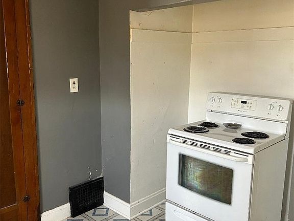 4th image of 4021 W 160th St