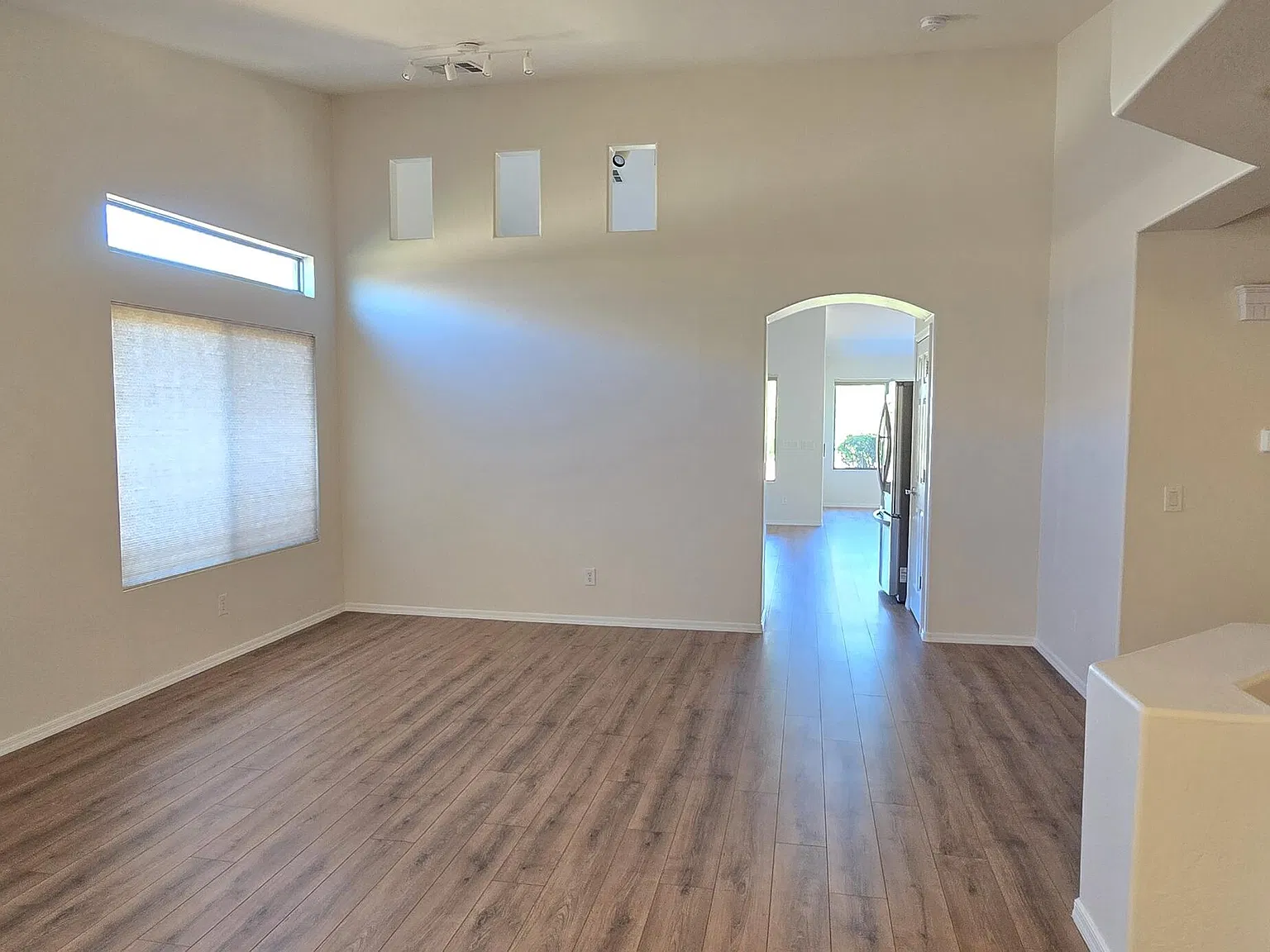 3 bed, 2.0 bath, 1864 sqft, $2,300 — Photo 2