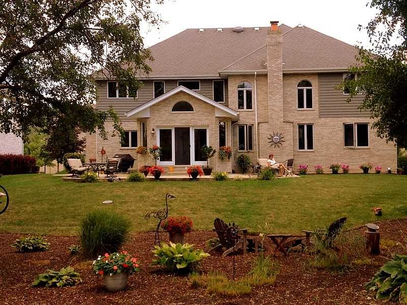 1st image of 334 Clare Dr