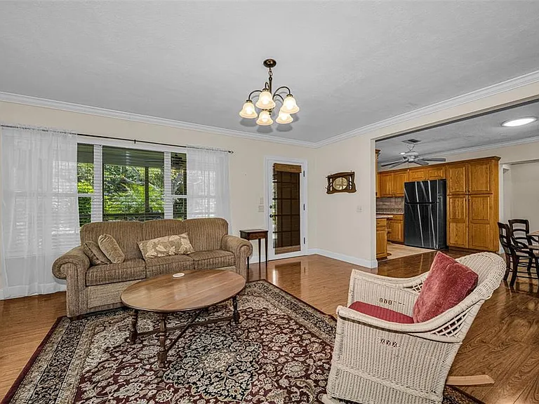 253 Park Cir S — Photo 8