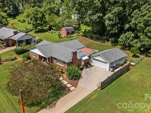 308 Taubrook Pl NW, Lenoir, NC 28645