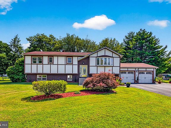 2nd image of 115 Brantwood Dr
