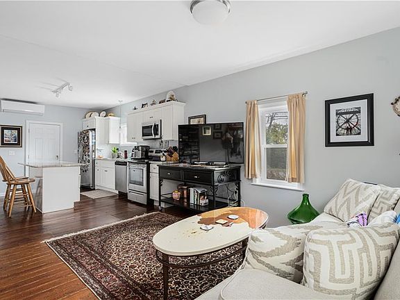 4th image of 670 Wickenden St