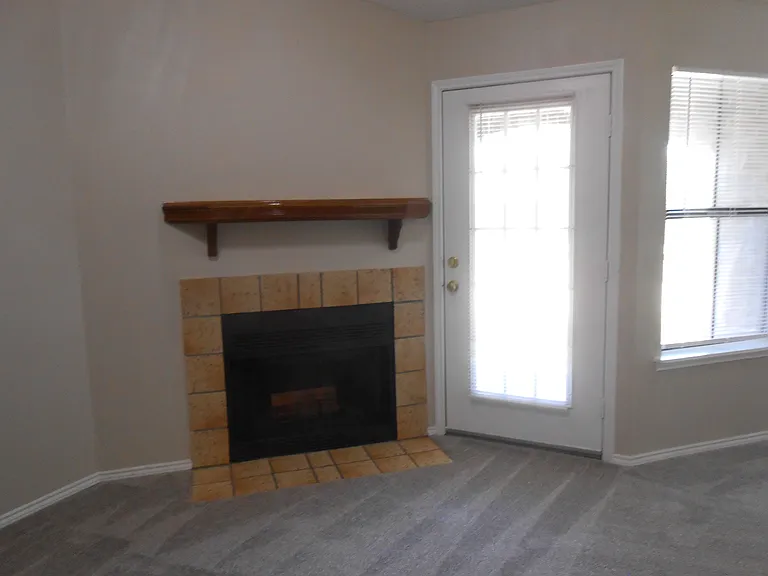 Hulen Heights Apartments — Photo 6