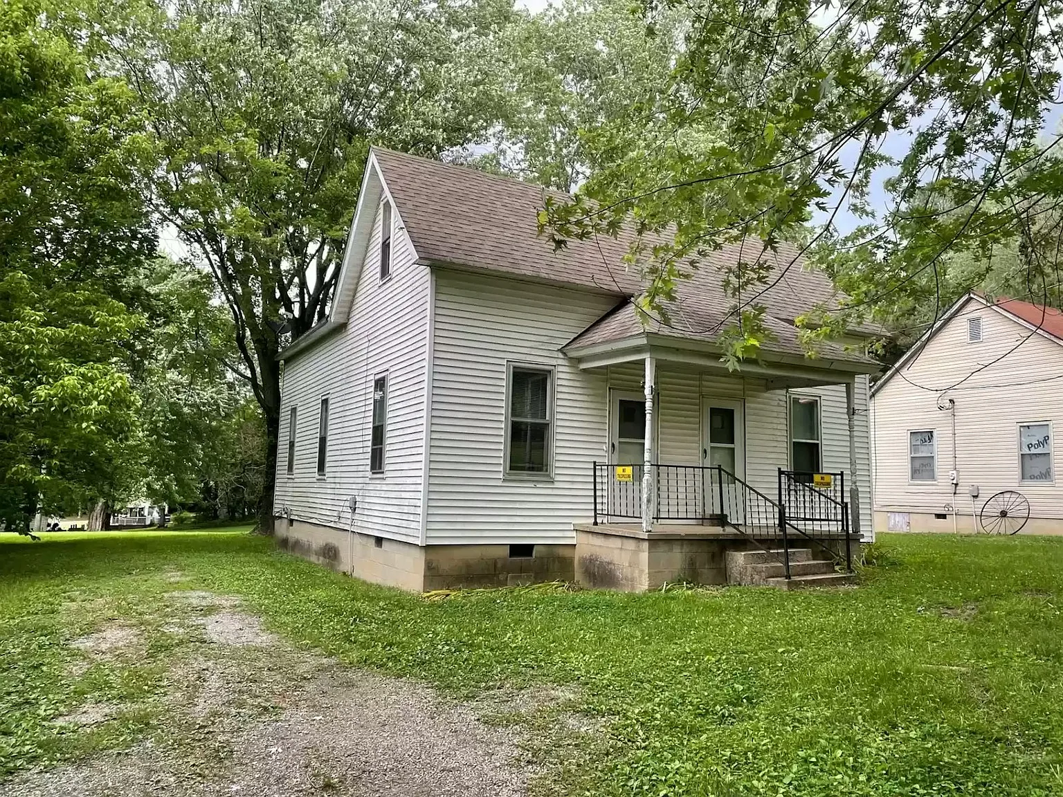 223 Clara Street — Photo 2