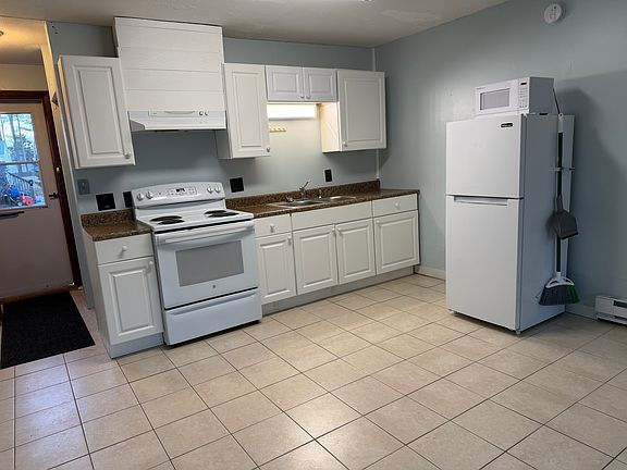 3rd image of 4 White Pine Ave APT B
