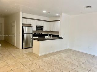 35 SE 3rd Ave #11, Hallandale, FL 33009
