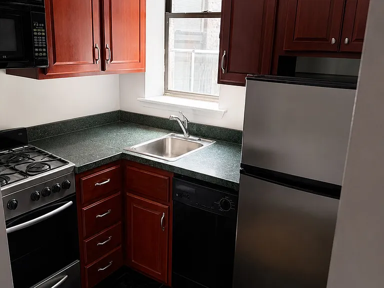 235 E 13th St #6A — Photo 7