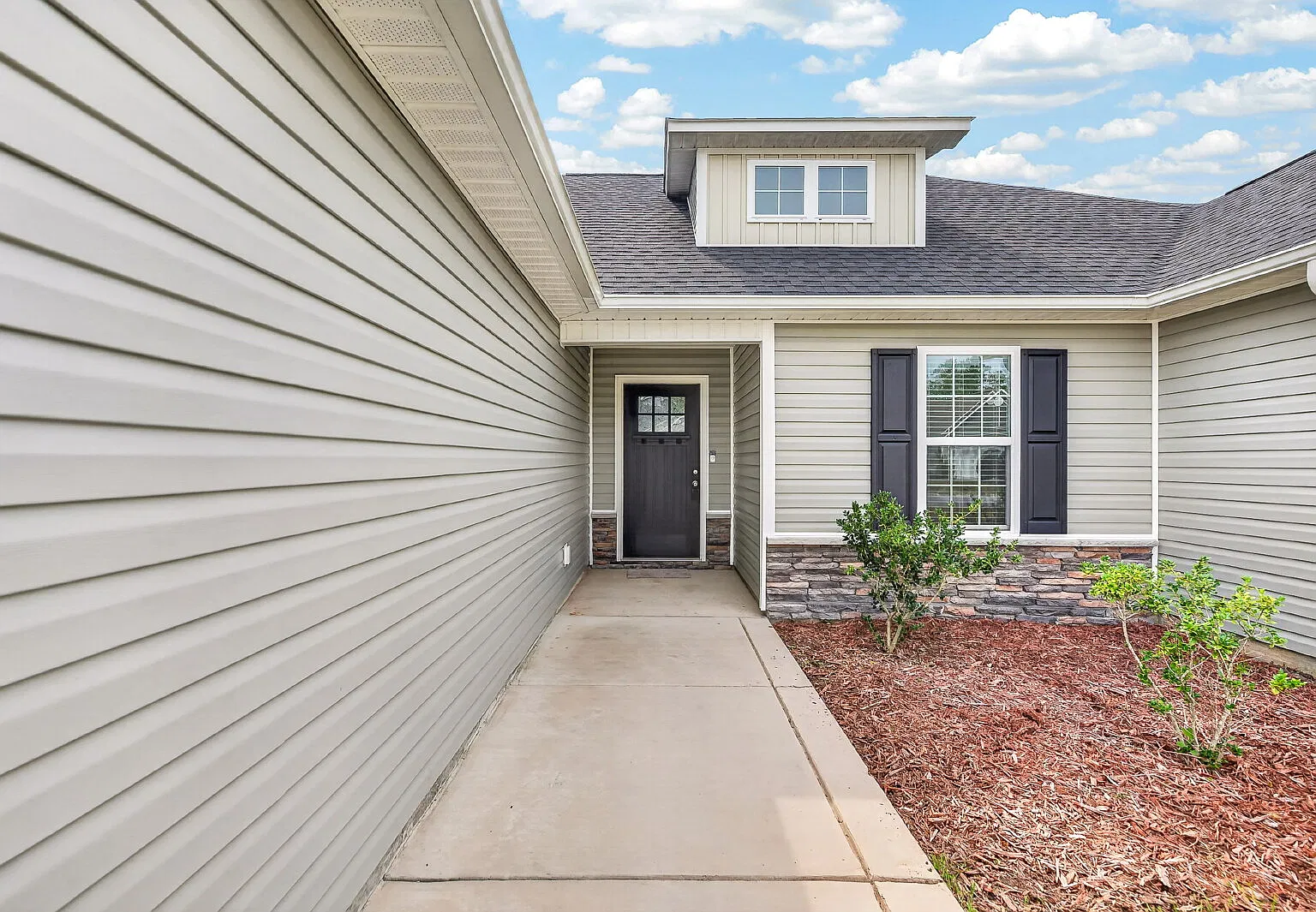 4 bed, 2.0 bath, $1,800 — Photo 3