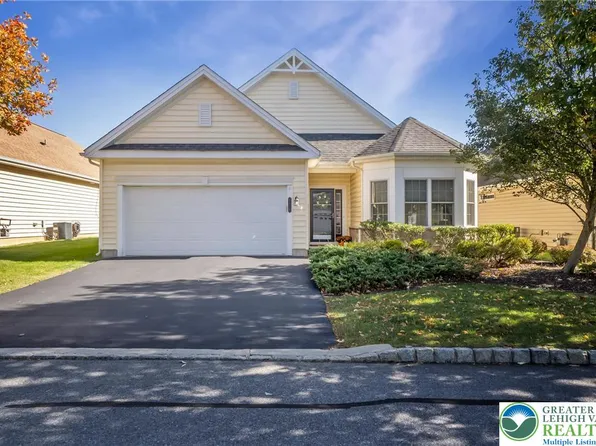 6910 Constitution Dr, Bethlehem, PA 18017