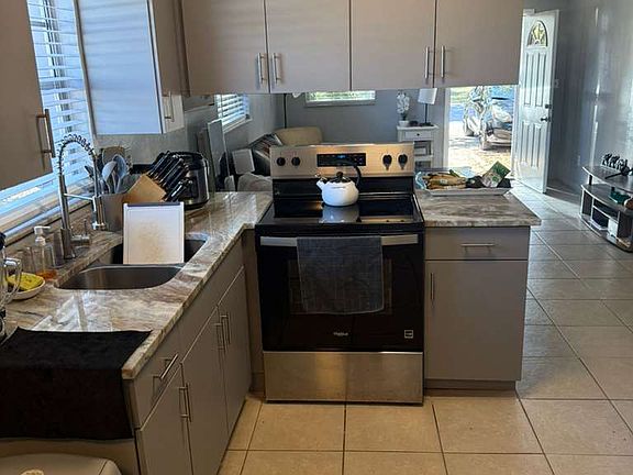 2nd image of 38603 Naomi Ave #1