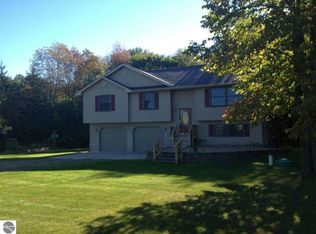 19910 40th Ave, Marion, MI 49665