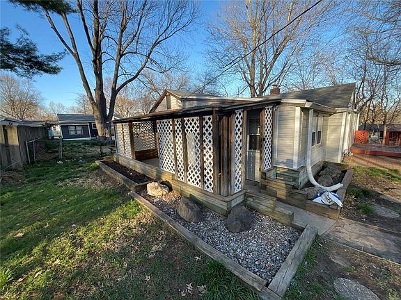 5th image of 105 Flora Dr