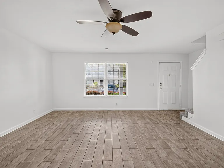 407 Arapaho Dr — Photo 10